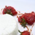 Panna cotta et fraises au caramel de balsamique