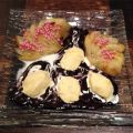 Poires cuites, glace vanille et sauce chocolat,[...]