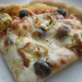 Pizza carciofi (artichauts et olives noires)