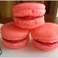 Macarons à la rose et macarons aux framboises