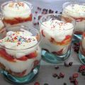 Verrines de fraises à la chantilly meringuée
