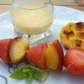 Brochettes de fraises et nectarines, sauce à[...]