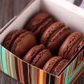 Macarons chocolat coeur de caramel au beurre[...]