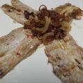 Sardines marinées au barbecue, salsa d'oignons[...]