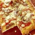 Pizza à la mozzarella et aux anchois