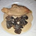 POULET FERMIER AU VIN JAUNE ET AUX MORILLES