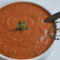 Soupe de tomates rouges, céleri, oignon et lait[...]