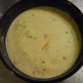 Soupe à l'ananas, aux petits pois et aux amandes