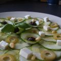 Carpaccio de concombre au 2 olives et feta.[...]