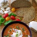 Soupe aux tomates rôties et au pain