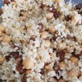 BOULGOUR AUX POIS CHICHES, RAISINS ET OIGNONS[...]