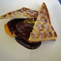 Gaufre, poire caramélisée, sauce au chocolat