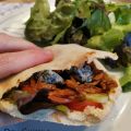 Pita garnie au pulled pork & crudités