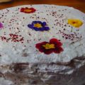 Gâteau de fête fleuri, crème fouettée à la[...]