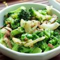 Brocolis aux lardons et aux oignons