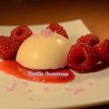 Dôme chocolat blanc, mousse de framboises et[...]