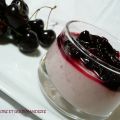 Panna cotta rose aux cerises confites.