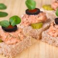 Toasts de poulet à la sauce cocktail