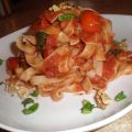 Linguines sauce tomate, basilic et noix de[...]