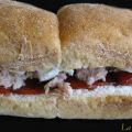 Sandwich aux poivrons, thon et mozzarella