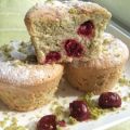 Petits moelleux aux pistaches et aux griottes,[...]