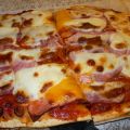 Pizza jambon, chorizo et mozzarella