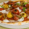 Pizza tomates cerises, pesto, pécorino et[...]