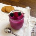 Lassi végétal aux framboises, mûres et violette