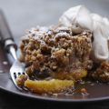 Crumble aux poires et aux pruneaux