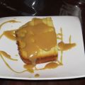 Gâteau blanc avec sauce style St-Hubert