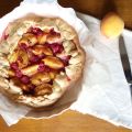 Tarte rustique aux deux pêches et fraises du[...]