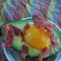 Oeuf cocotte en avocat tiède