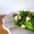 Salade de kale, petits pois, tofu fumé et[...]