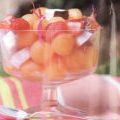 Salade de billes de melon, fraises et noix de[...]