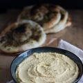 Houmous et manakish zaatar