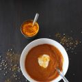 Velouté à la tomate, lentilles vertes et curcuma