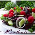Salade aux framboises et à l'oignon rouge