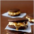Whoopie chocolat, caramel, banane et cacahuètes