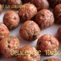 Boulettes de viande et pommes de terre en sauce[...]