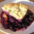 Cobbler aux fruits rouges et à la pêche