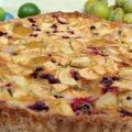 Clafoutis aux pommes, prunes et cassis