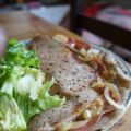 Galette aux oignons, fromage à raclette et[...]