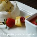 Pavlova glacée vanillée, brochette de fruits et[...]