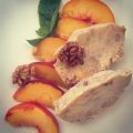 Gelato di pesche e noci caramellate