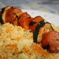 Brochette de saucisses et couscous au citron