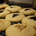 Gros biscuits au sucre et confiture