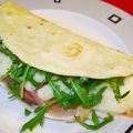 Piadina jambon cru, poires et roquette[...]