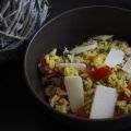 Salade de riz au curcuma, au thon et au parmesan