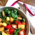 Salade de chou kale, melon, fraises et amandes