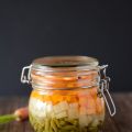 Macédoine de légumes en conserve avec les[...]